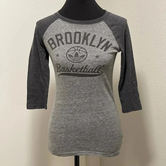 Adidas ‘Brooklyn Basketball’ Raglan Quarter Sleeve Grey Colorblock Top Small - Picture 1 of 4